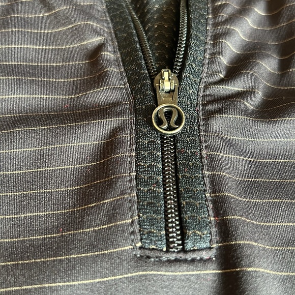 Lululemon 1/4 zip. Black and gold. Womens size 10 - Picture 3 of 7